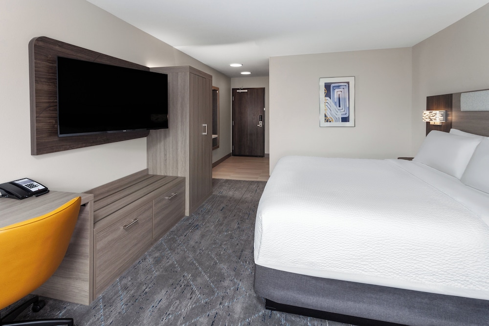 holiday inn express and suites reedsburg dells area