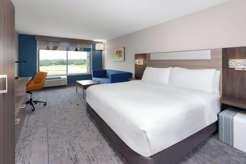 holiday inn express and suites reedsburg dells area