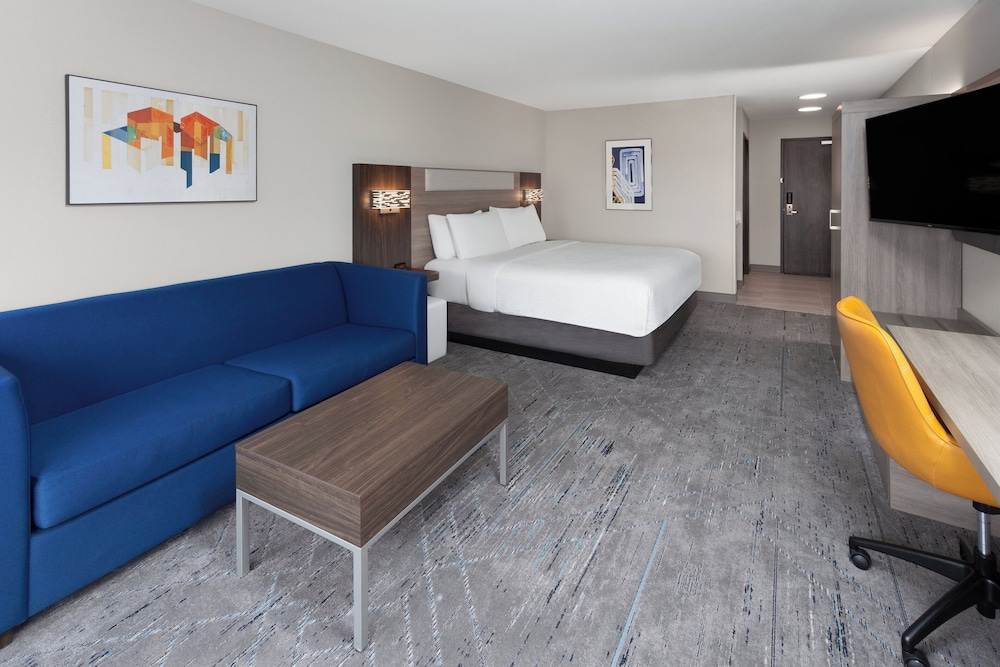 holiday inn express and suites reedsburg dells area