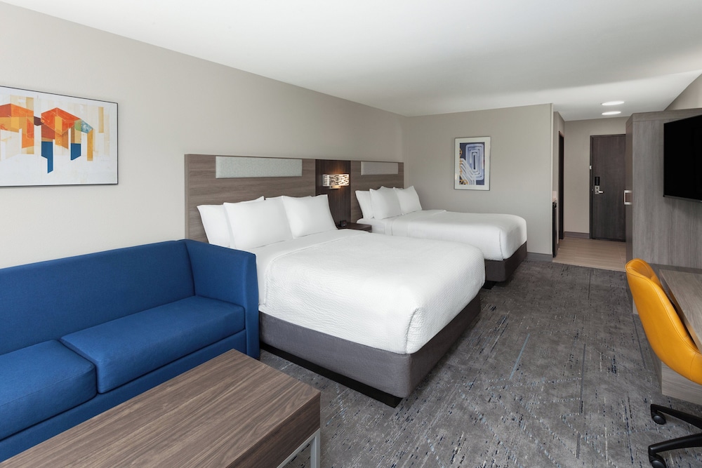 holiday inn express and suites reedsburg dells area