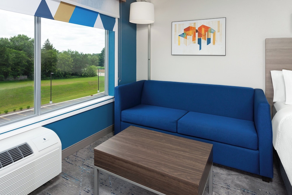 holiday inn express and suites reedsburg dells area