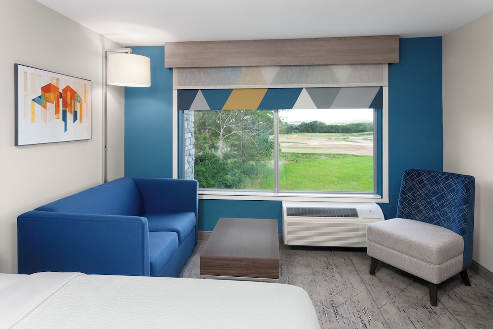 holiday inn express and suites reedsburg dells area