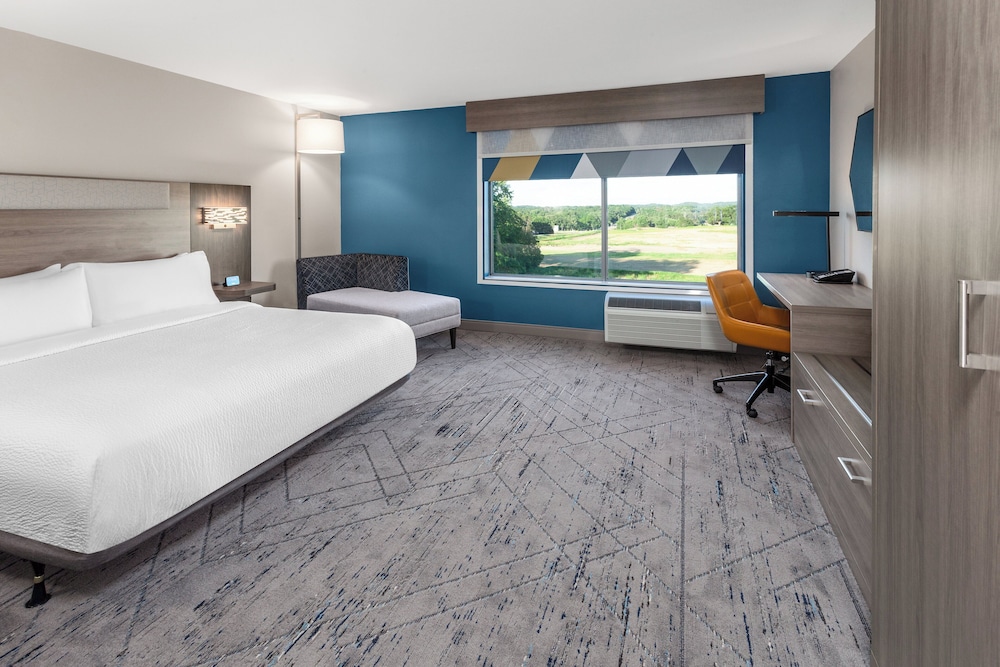 holiday inn express and suites reedsburg dells area