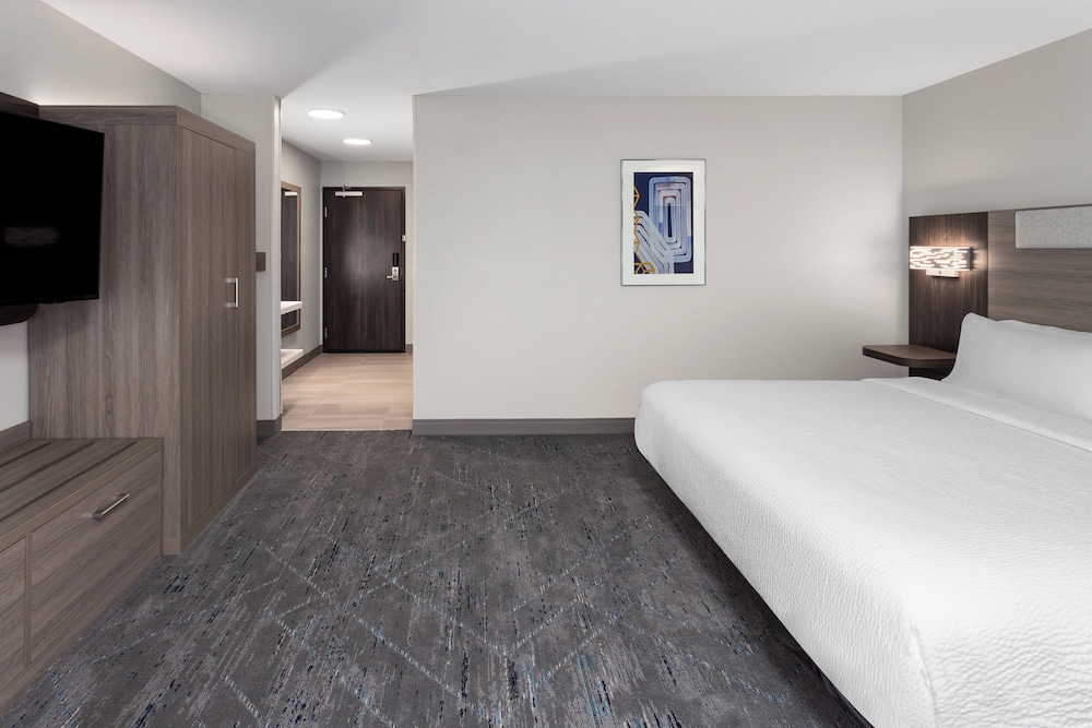 holiday inn express and suites reedsburg dells area