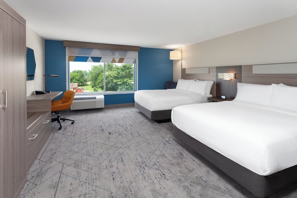 holiday inn express and suites reedsburg dells area