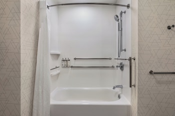 holiday inn express and suites rhinelander