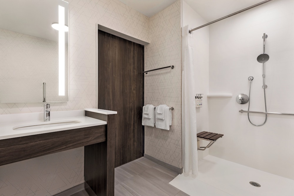 holiday inn express and suites rhinelander