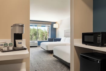 holiday inn express and suites rhinelander