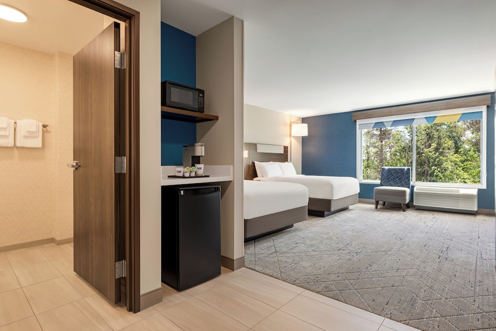 holiday inn express and suites rhinelander