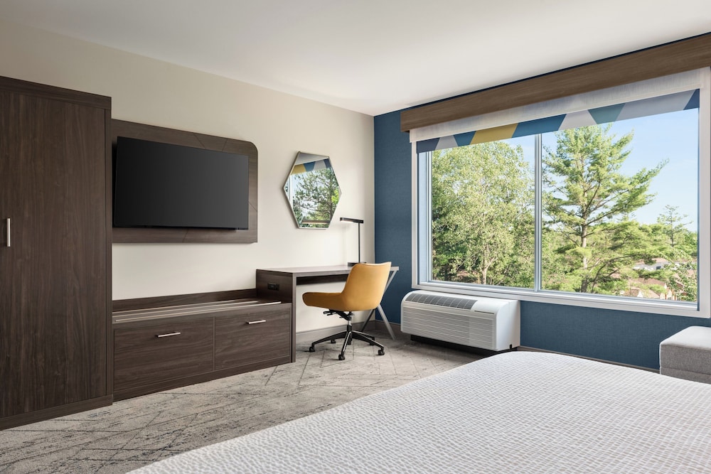 holiday inn express and suites rhinelander