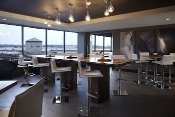 delta hotels by marriott kingston waterfront