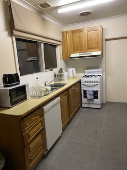 doncaster westfield airbnb shared house