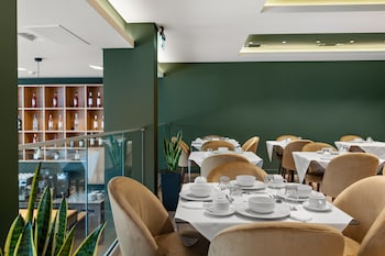 azur hotel volos