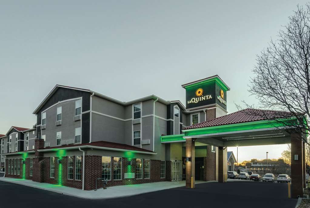 la quinta inn and suites by wyndham kansas city airport