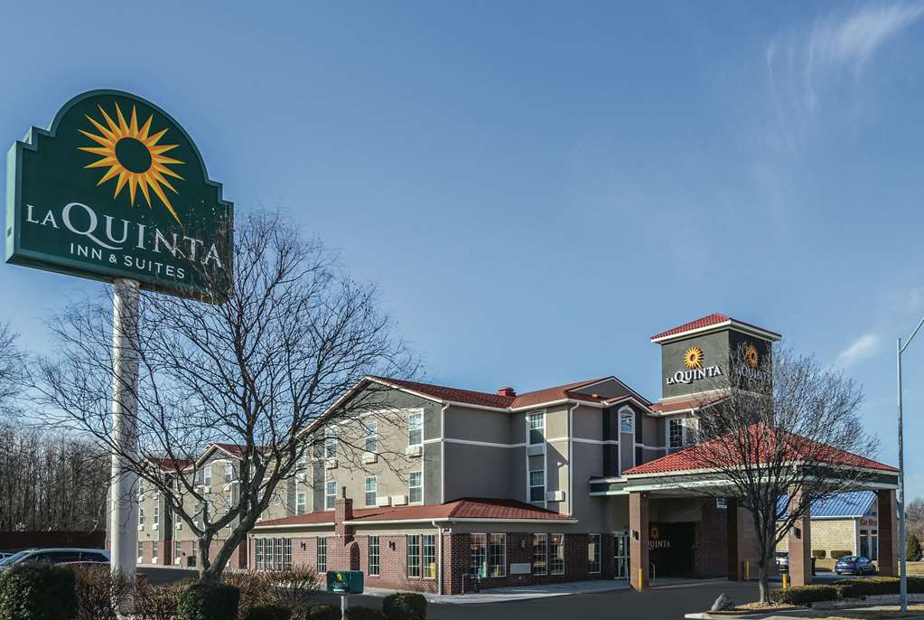 la quinta inn and suites by wyndham kansas city airport