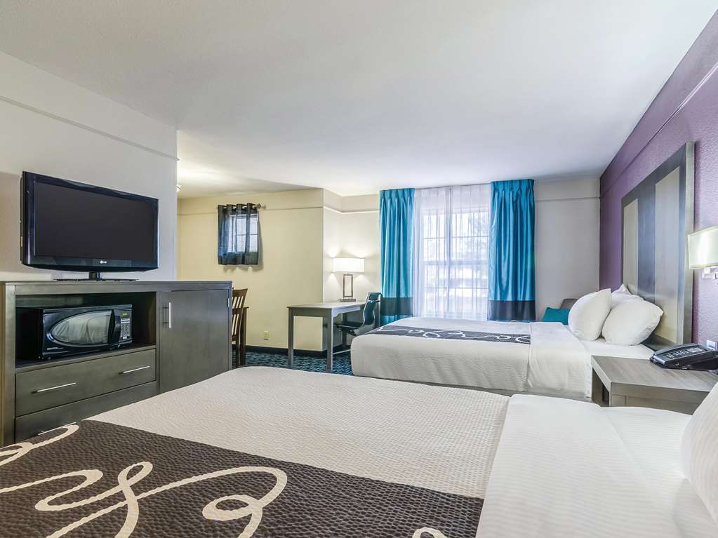 la quinta inn and suites by wyndham kansas city airport