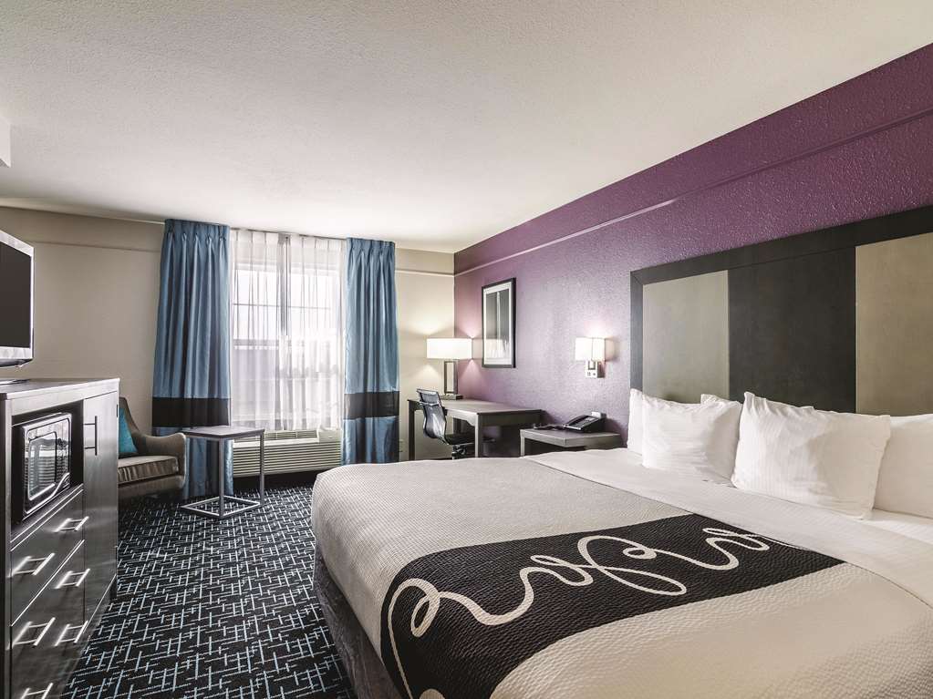 la quinta inn and suites by wyndham kansas city airport