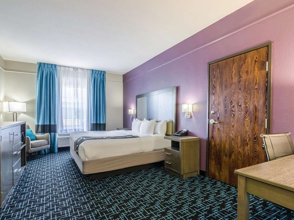 la quinta inn and suites by wyndham kansas city airport