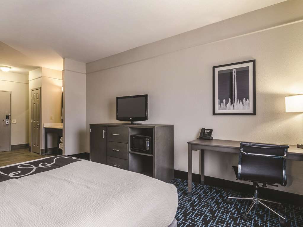 la quinta inn and suites by wyndham kansas city airport