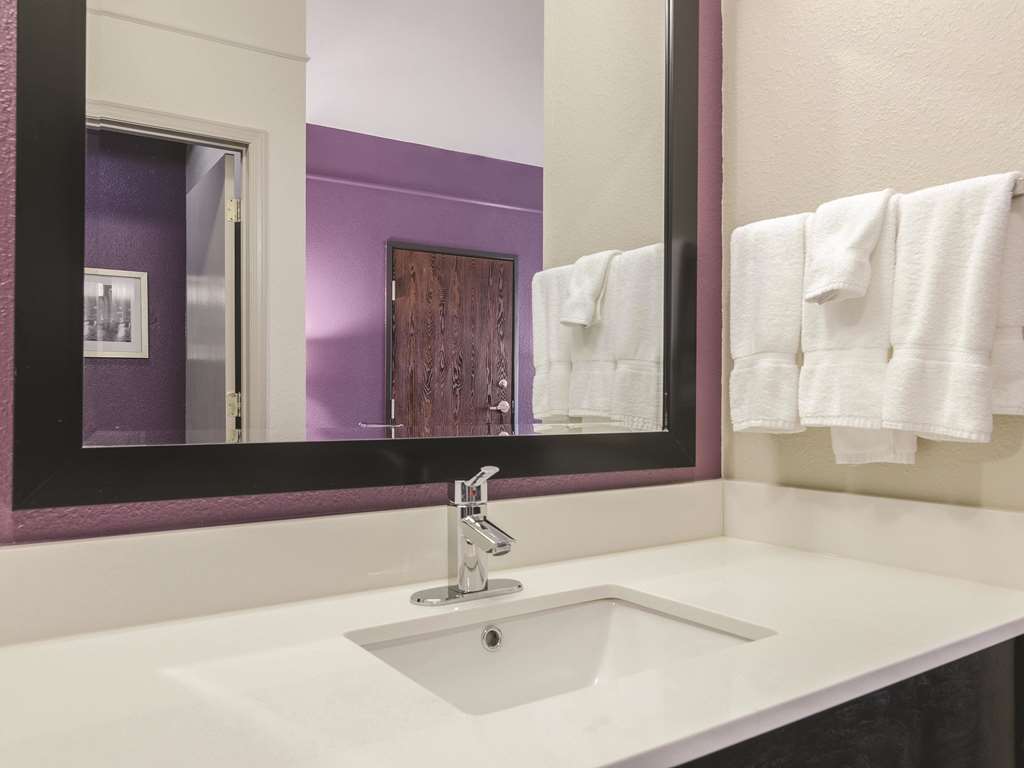 la quinta inn and suites by wyndham kansas city airport