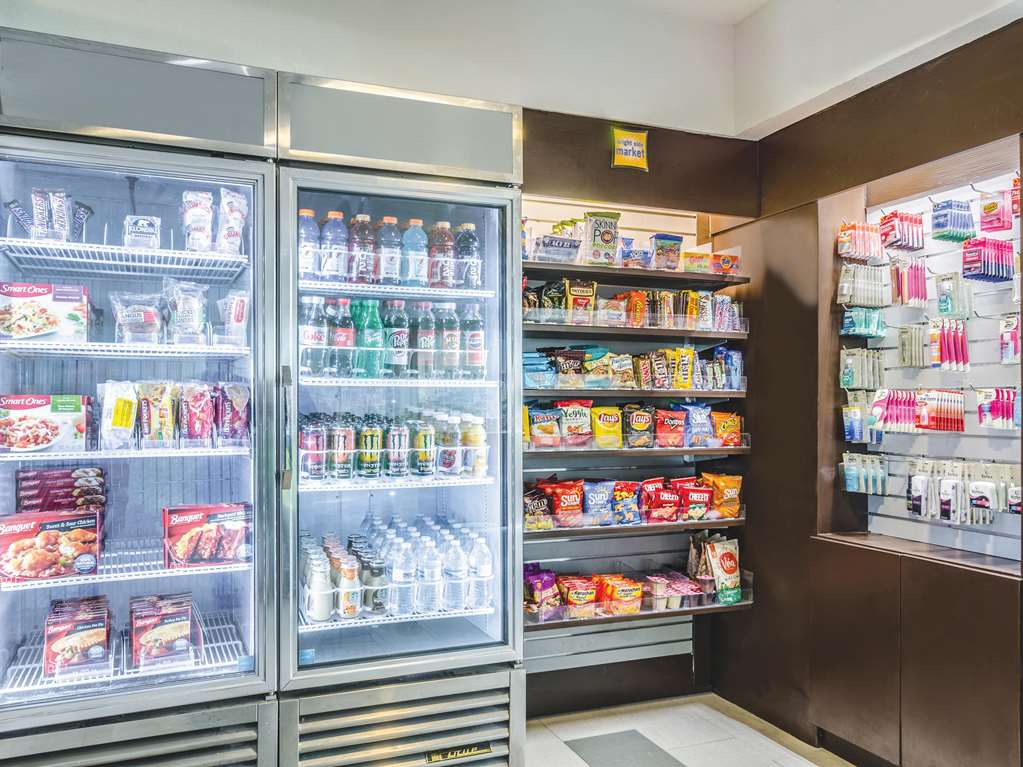 la quinta inn and suites by wyndham kansas city airport