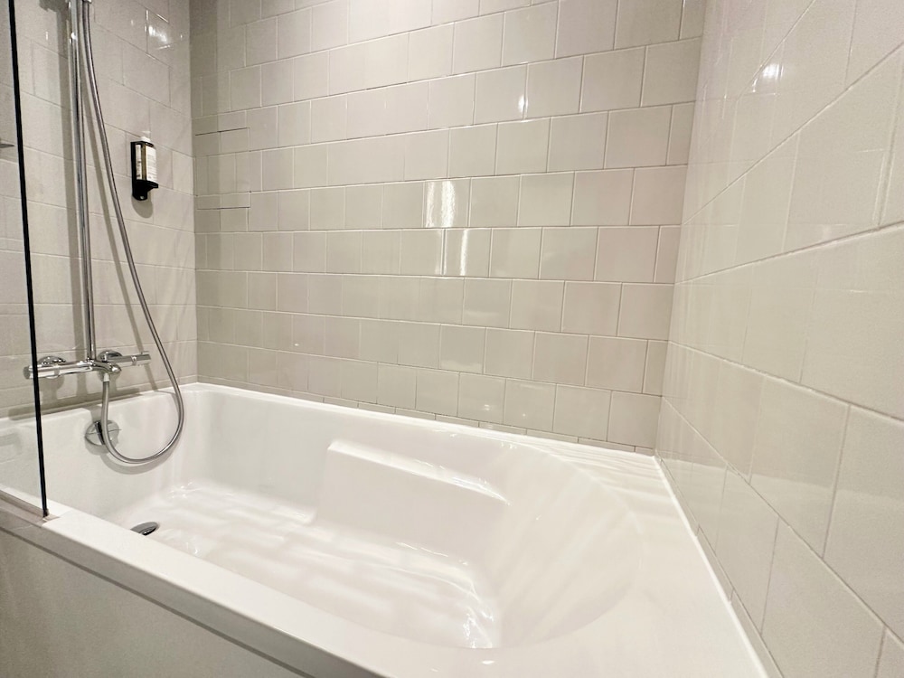 best western 11bauer paris st ouen