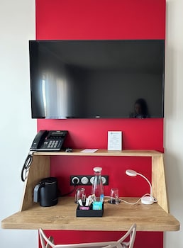 best western 11bauer paris st ouen