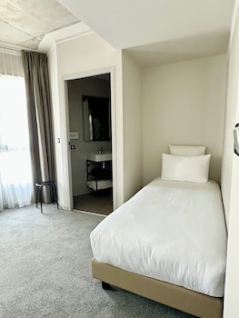 best western 11bauer paris st ouen