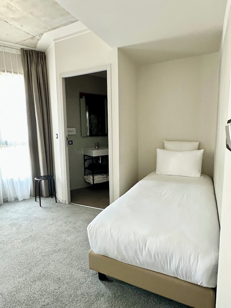 best western 11bauer paris st ouen