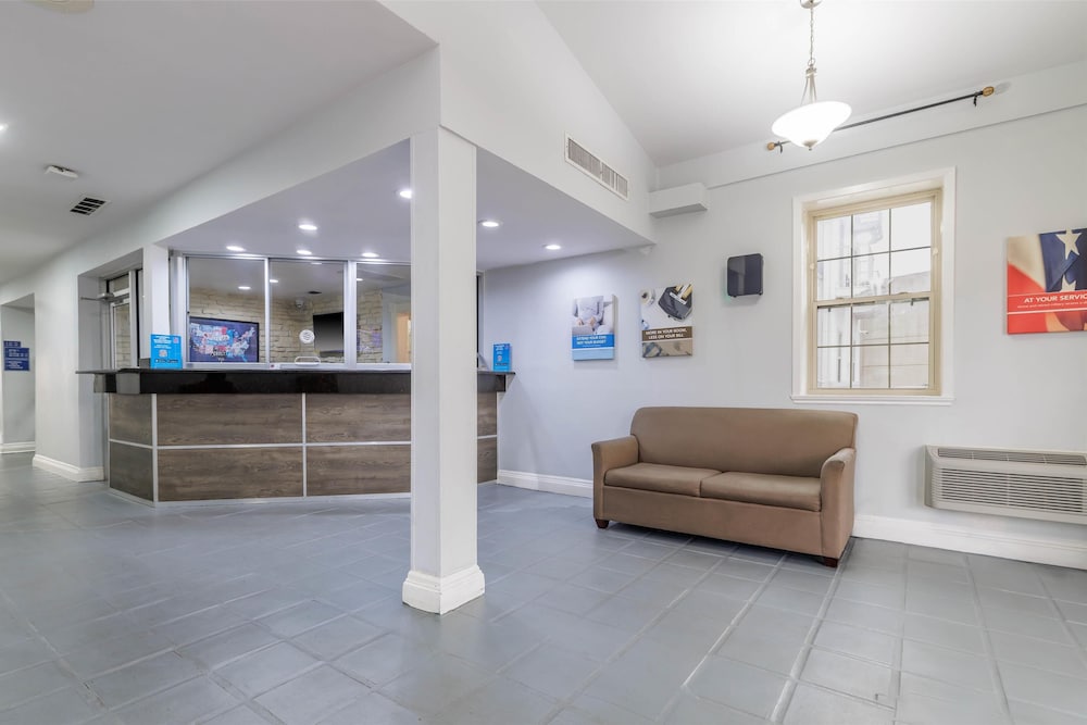 studio 6 suites dallas tx downtown