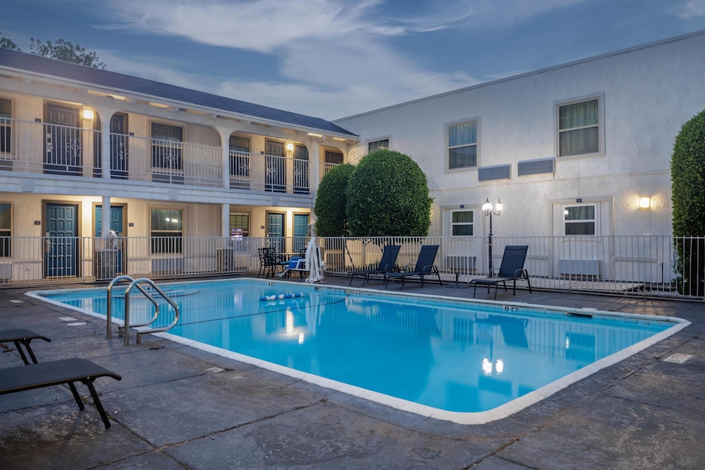 studio 6 suites dallas tx downtown