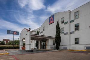 studio 6 suites dallas tx downtown