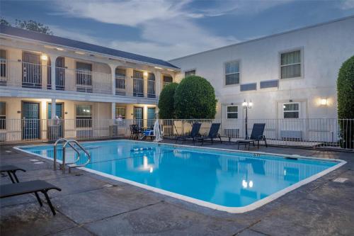 studio 6 suites dallas tx downtown