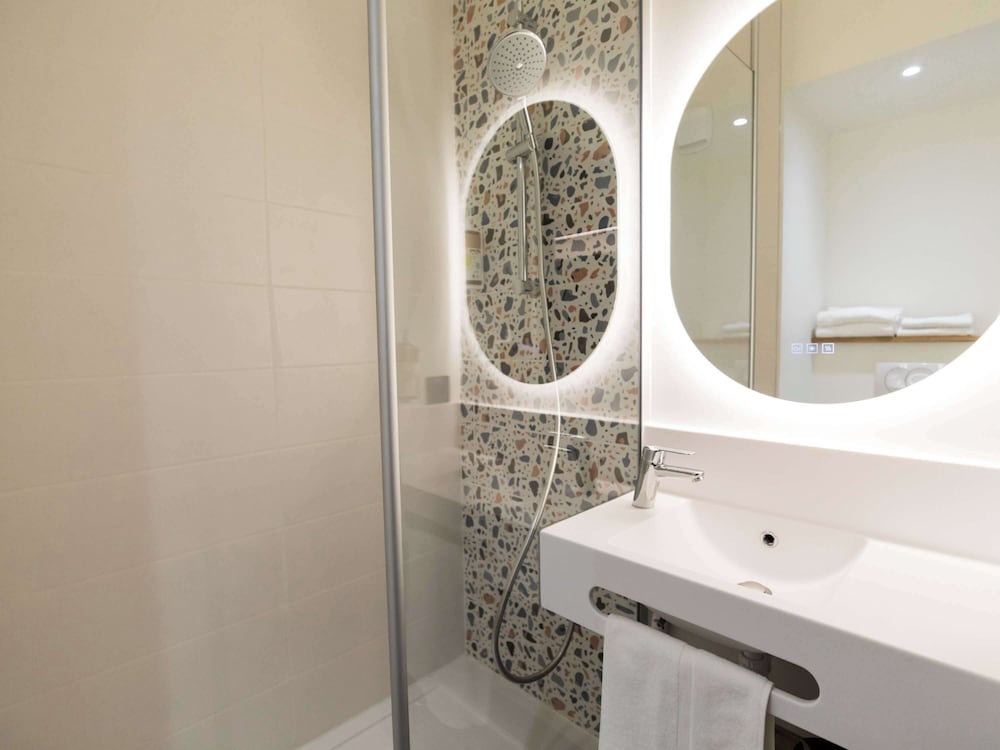 greet hotel brest aeroport