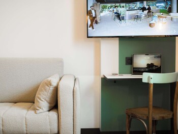 greet hotel brest aeroport