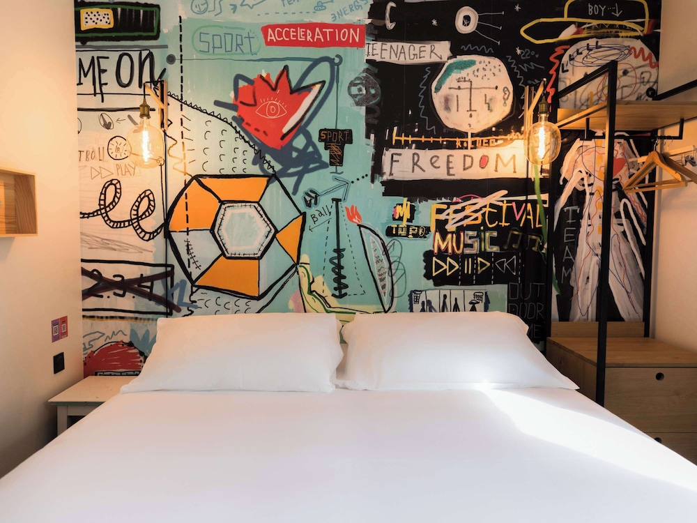 greet hotel brest aeroport