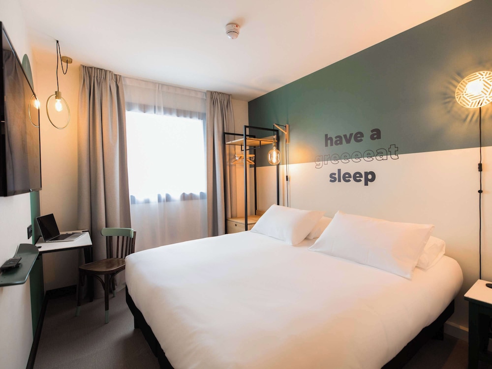 greet hotel brest aeroport