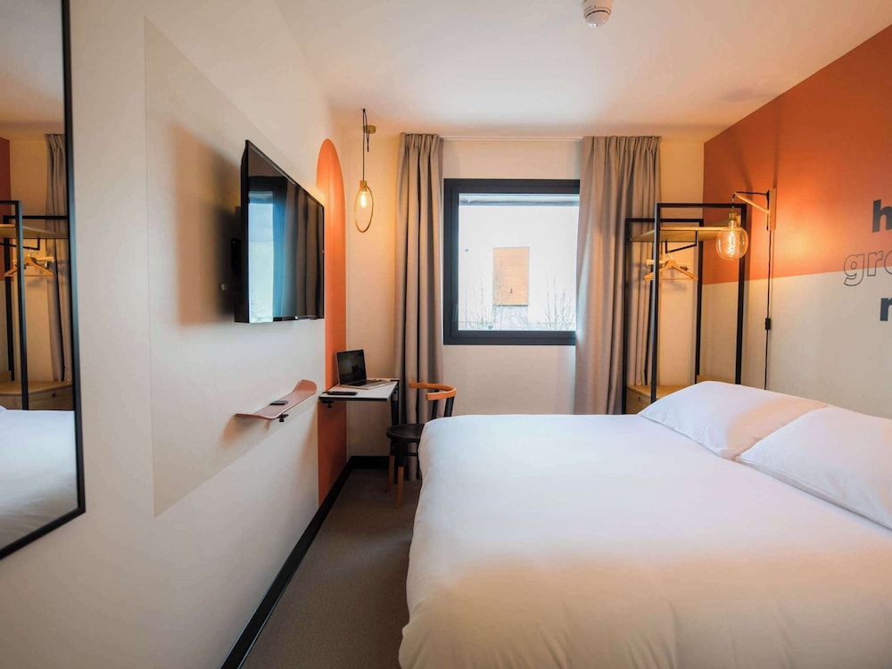 greet hotel brest aeroport