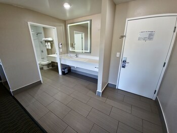 super 8 by wyndham wickenburg az