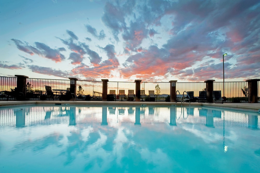 holiday inn express and suites willcox by ihg