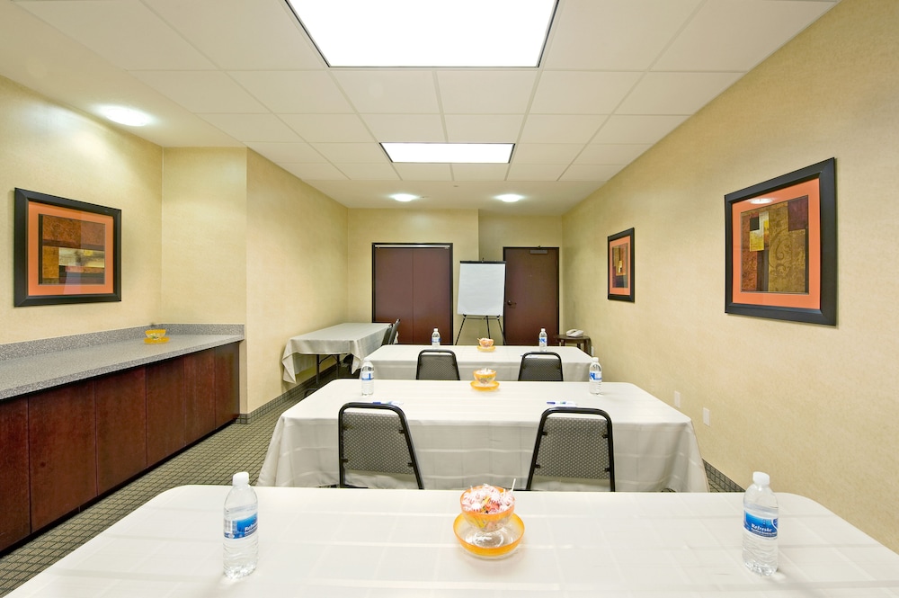 holiday inn express and suites willcox by ihg