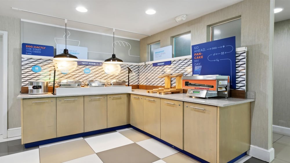 holiday inn express williamsburg north by ihg