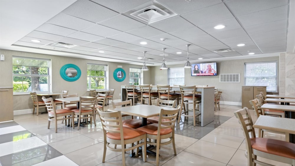 holiday inn express williamsburg north by ihg