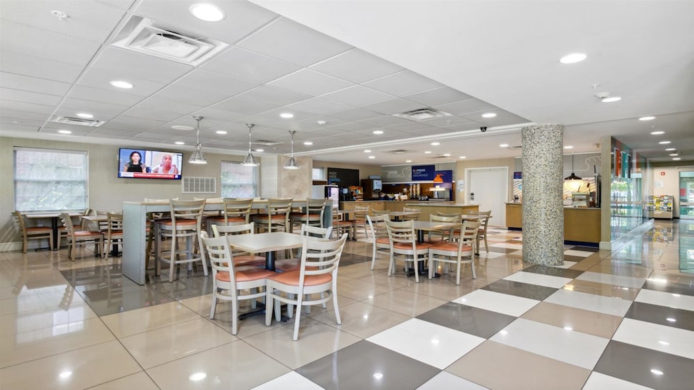 holiday inn express williamsburg north by ihg