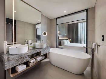 pullman auckland airport