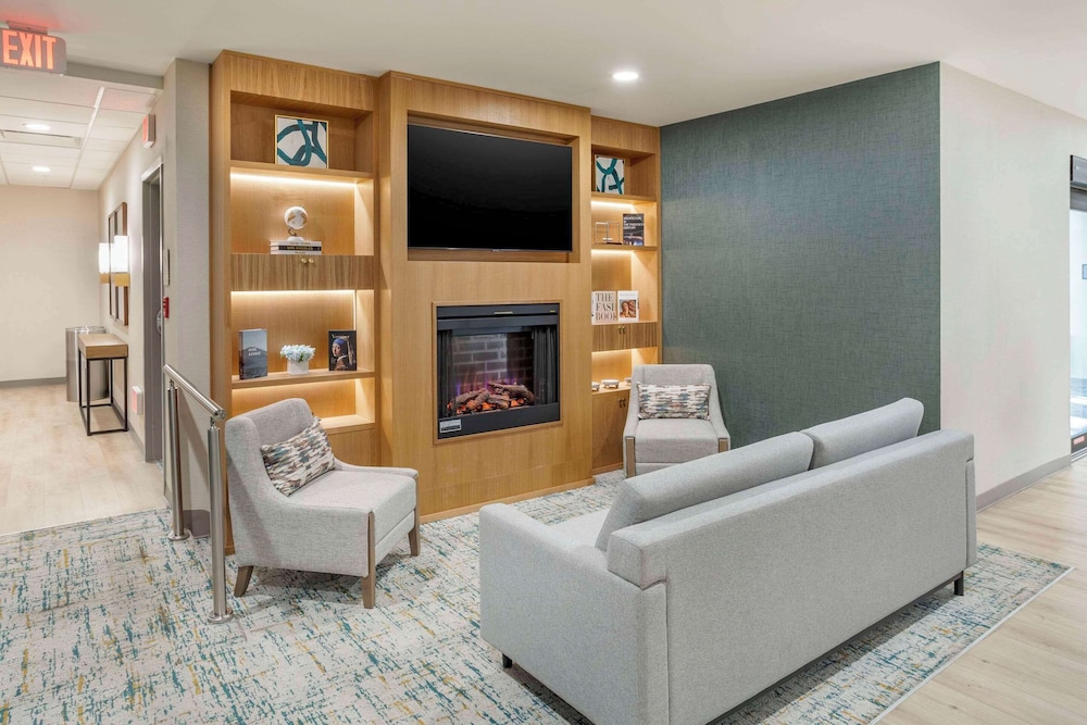 comfort inn and suites newark liberty international airport