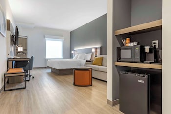 comfort inn and suites newark liberty international airport