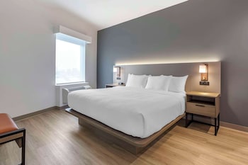 comfort inn and suites newark liberty international airport