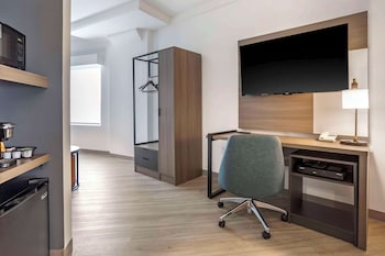 comfort inn and suites newark liberty international airport