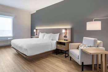 comfort inn and suites newark liberty international airport